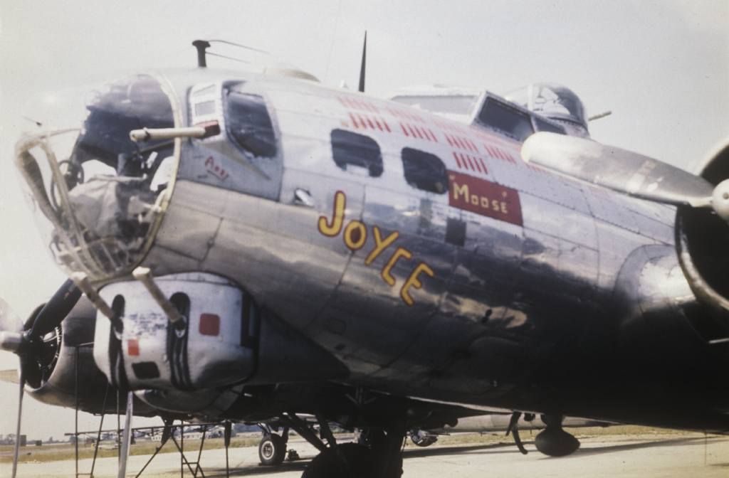 17FlyingFortressnicknamedJoyceofthe490thBombGroup